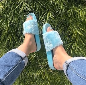 𝙇𝙖𝙨𝙩 8, 9 & 10 🖤Baby Blue Fur Slide Sandal